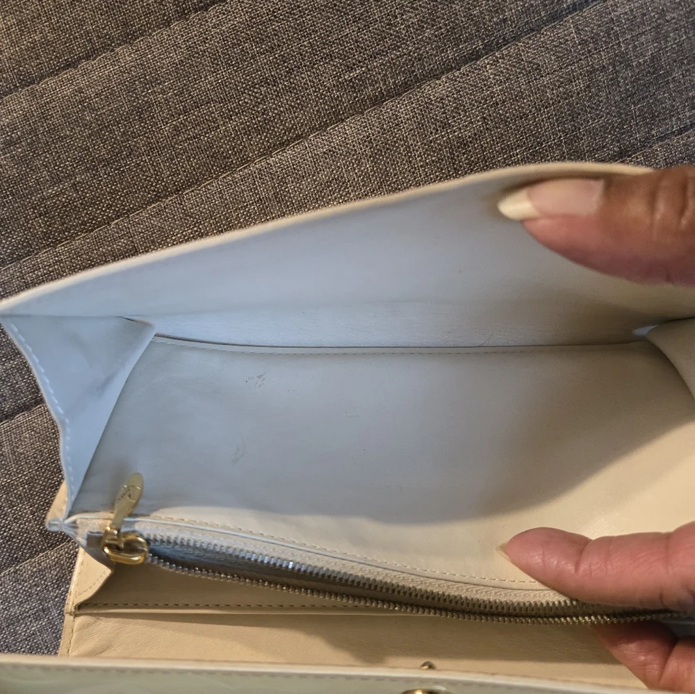 Louis Vuitton Wallet - Picture 8 of 9